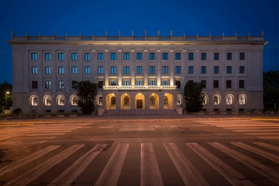 Budynek Rektoratu UJK nocą